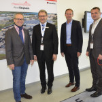 Landrat Jürgen Bäuerle und Bürgermeister Frank Kiefer aus Ötigheim informieren sich bei Hauraton am Produktions- und Logistikstandort in Ötigheim. (vl.n.r.: Marcus Reuter, Jürgen Bäuerle, Michael Schenk und Frank Kiefer)